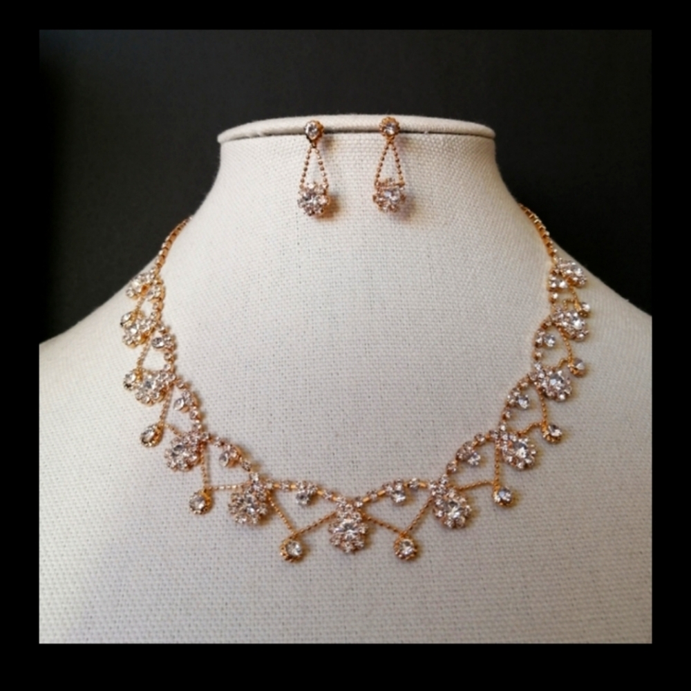 NWT Clear Crystals Lopped Flower Gold Collier Necklace Earrings Elegant Prom